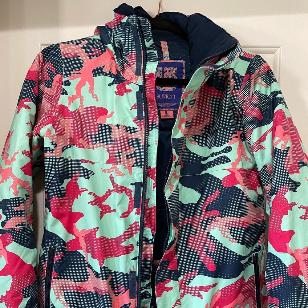 Burton Snow Jacket. Size Youth LARGE, but also fits Adult Women’s XS or SMALL.